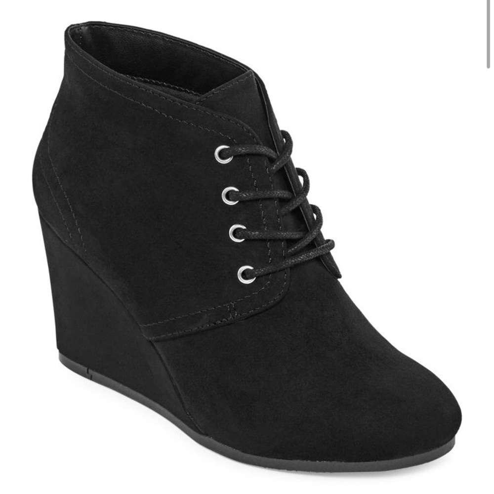 Arizona memory foam black booties!